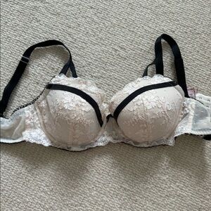 Victoria’s Secret White Lace Bra